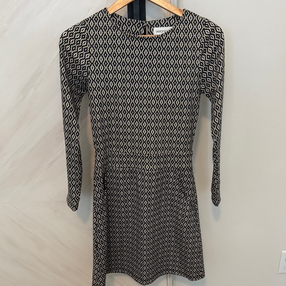 Veronica M Black and White Patterned Long Sleeve Dress